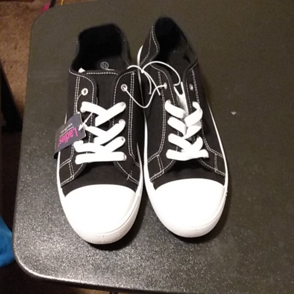 Ladies shoes - Picture 1 of 2